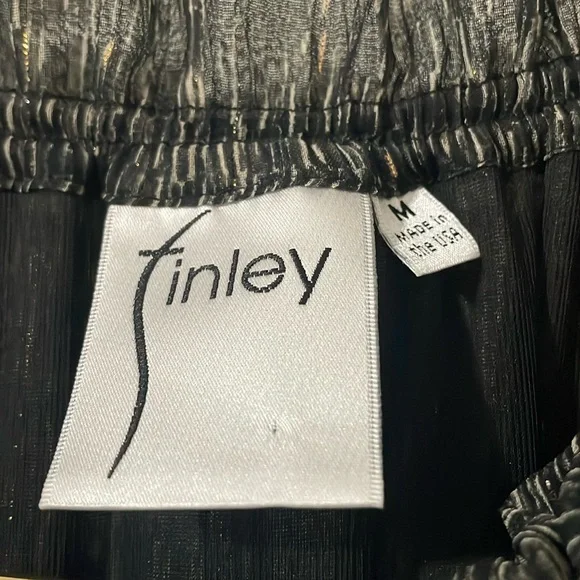 NWOT Finley Candace Pixel Chiffon Top Size M - Picture 5 of 8